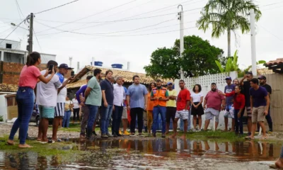 O distrito de Subaúma, que integra o município de Entre Rios, vem sofrendo nos últimos 10 dias com fortes chuvas. O governador