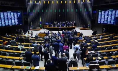 A Câmara de Deputados aprovou nesta quarta-feira (24) urgência no projeto de lei do marco temporal na demarcação de terras indígenas. Aprova