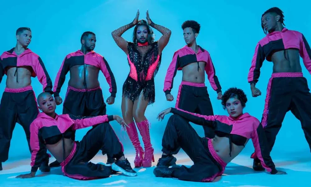 próxima sexta-feira (19), a primeira edição do 'Show das Drags - Chock Convida', evento promovido pela cantora drag queen Chocolate Batidão