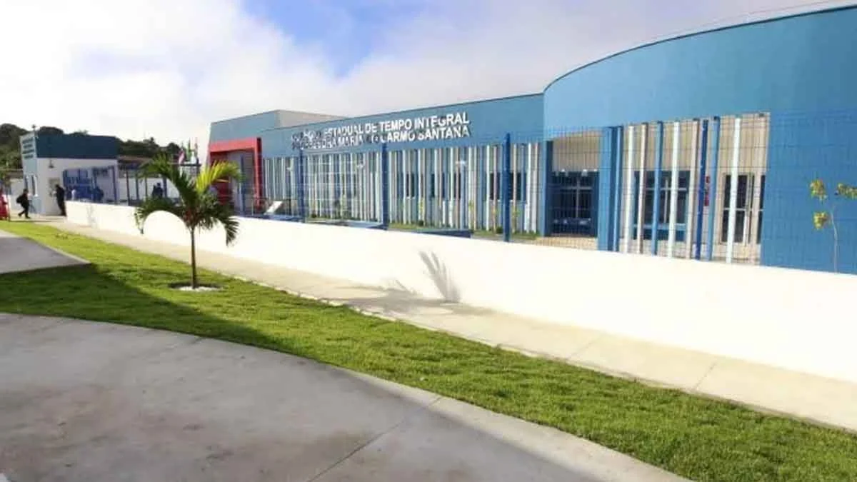 Os estudantes e os moradores de Aramari, na região de Alagoinhas, contam, a partir desta quinta-feira (4), com o novo Colégio Estadual Profes