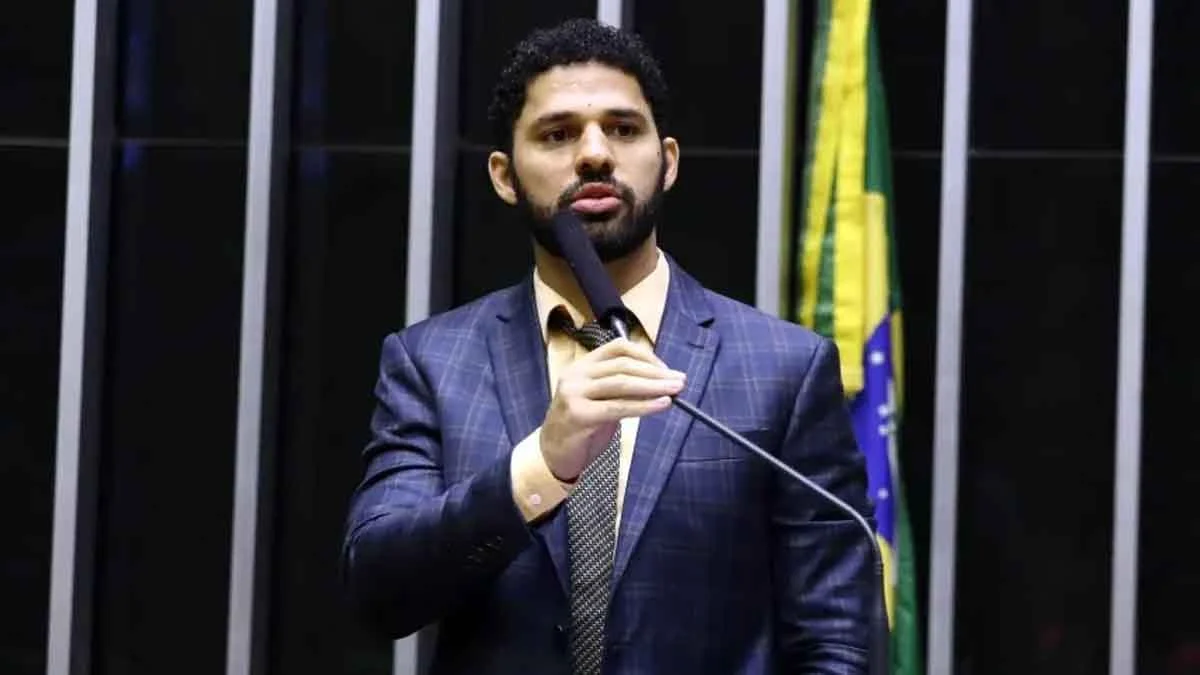 O ex-deputado federal David Miranda morreu nesta terça-feira (09), aos 37 anos. A informação foi dada pelo marido, o jornalista Glenn Greenw