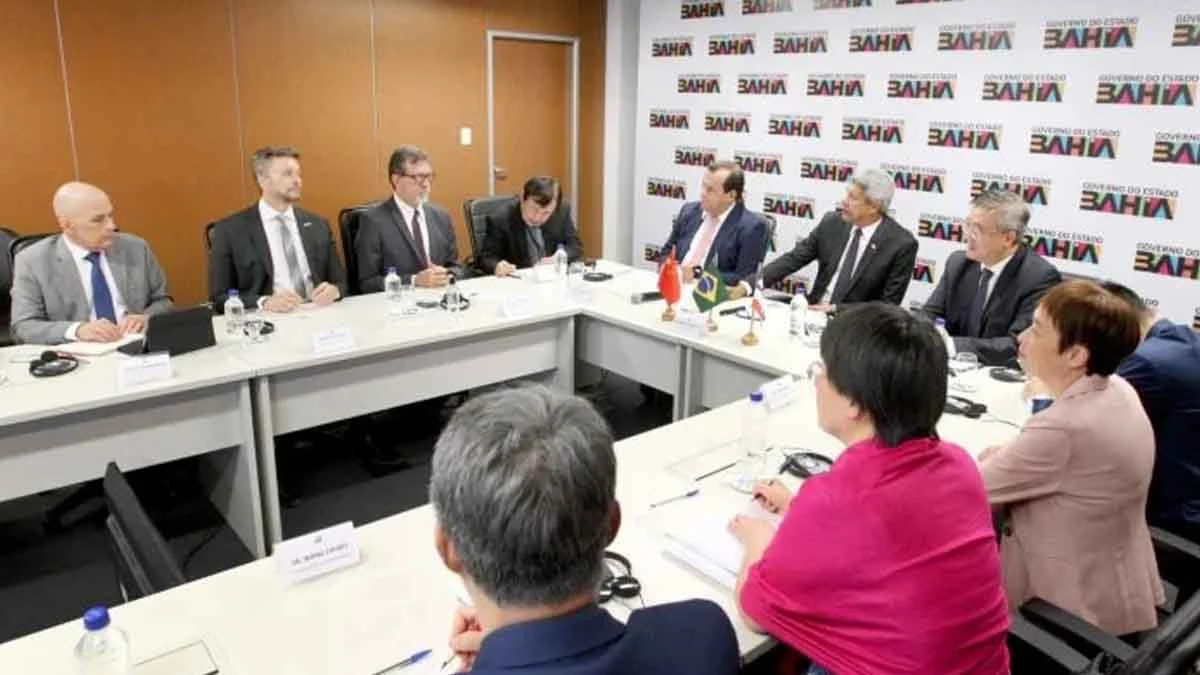 O governador Jerônimo Rodrigues se reuniu com o embaixador da China no Brasil, Zhu Qingqiao, com a cônsul-geral no Rio de Janeiro, Tian Min,