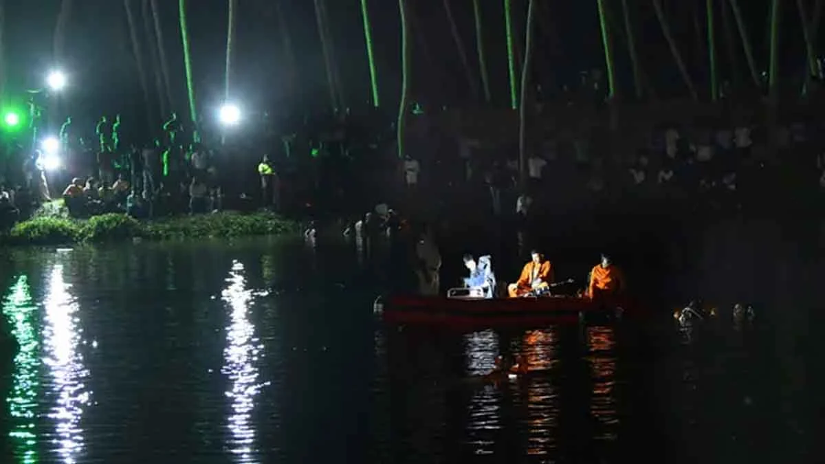 Pelo menos 22 pessoas morreram afogadas após um barco turístico de dois andares virar no estado de Kerala, no sul da Índia, na noite deste do