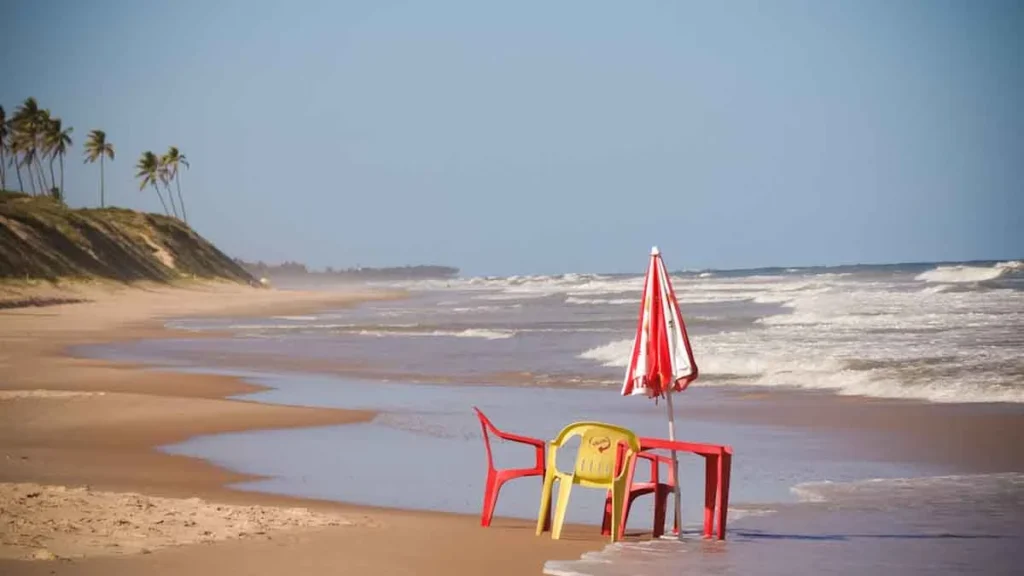A famosa praia baiana, Massarandupió, localizada a duas horas de Salvador, ficou entre as 20 melhores praias de nudismo do mundo no ranking