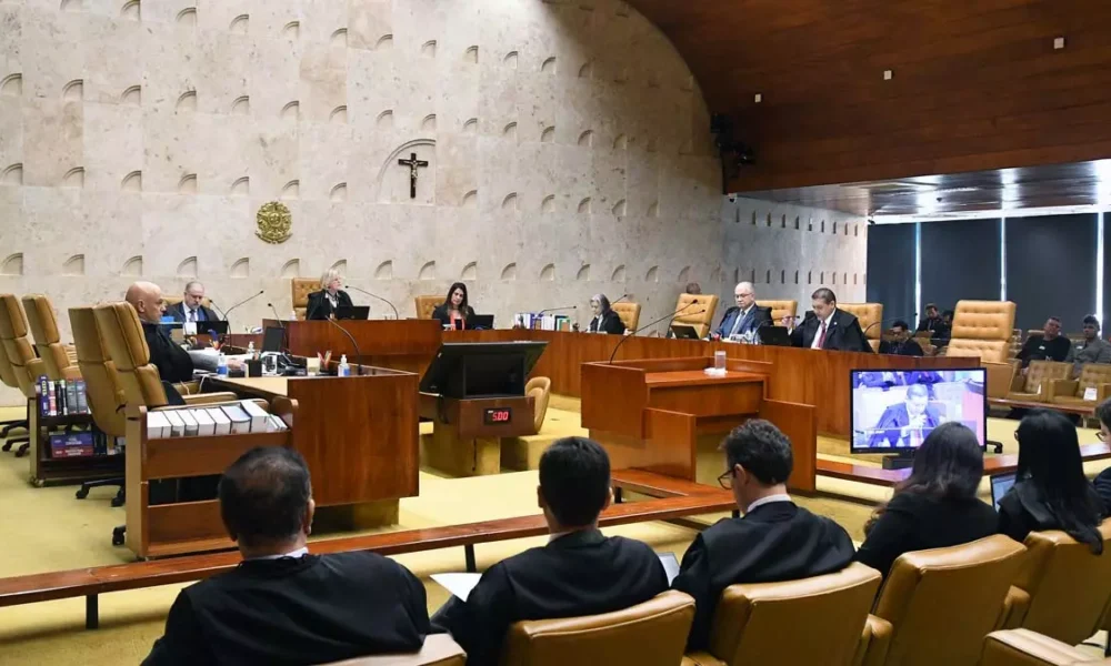 em sessão extraordinária convocada para a manhã desta sexta-feira (30), a presidente do Supremo Tribunal Federal (STF),