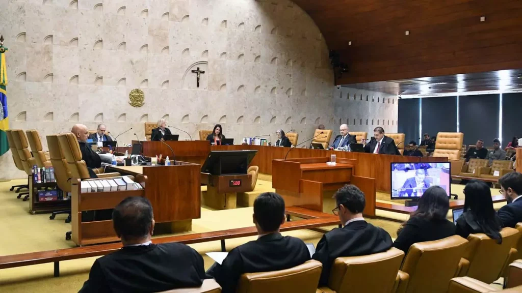 em sessão extraordinária convocada para a manhã desta sexta-feira (30), a presidente do Supremo Tribunal Federal (STF),