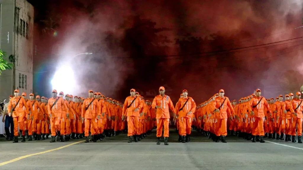 O Corpo de Bombeiros Militar da Bahia (CBMBA) está aumentando o efetivo. Nesta segunda-feira (12), aconteceu a solenidade de formatura