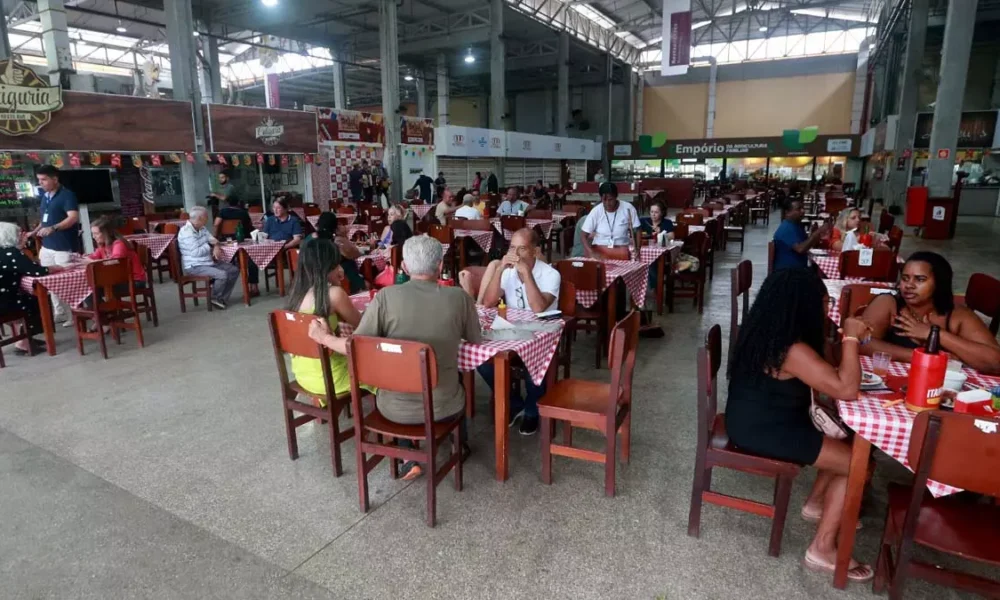 Os festejos juninos começaram no Mercado do Rio Vermelho, em Salvador, com uma programação gratuita, que compõe o “Arraiá da Ceasinha”. 