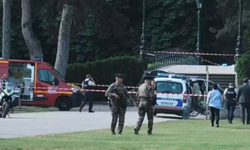 Quatro crianças e um adulto ficaram feridos em um ataque com faca na pitoresca cidade de Annecy, nos Alpes franceses. 