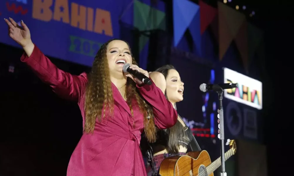 A dupla sertaneja Maiara e Maraísa foi a quarta atração da noite de shows no Parque de Exposições, neste sábado (24). As mato-grossenses