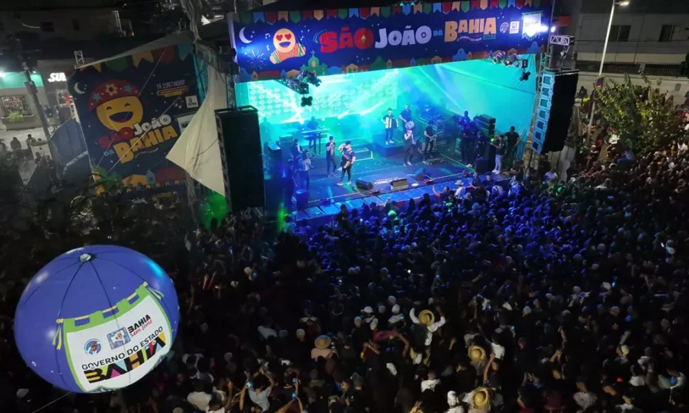 A animação na última noite do São João 2023 em Paripe, neste sábado (24), contou com muito forró, piseiro e sertanejo. Victor Vitêra e a