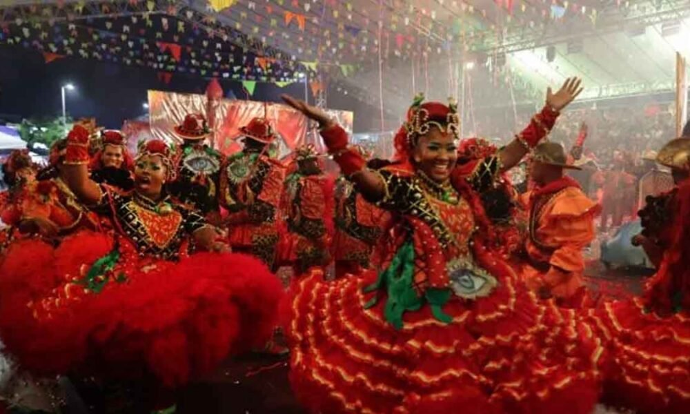 A praça da Revolução, em Periperi, foi palco do XIV Campeonato Estadual de Quadrilhas Juninas, que começou na