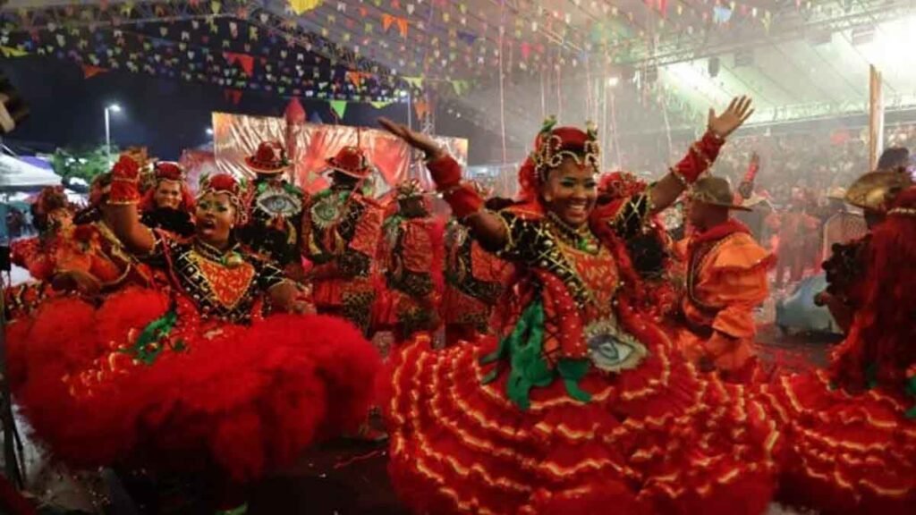 A praça da Revolução, em Periperi, foi palco do XIV Campeonato Estadual de Quadrilhas Juninas, que começou na