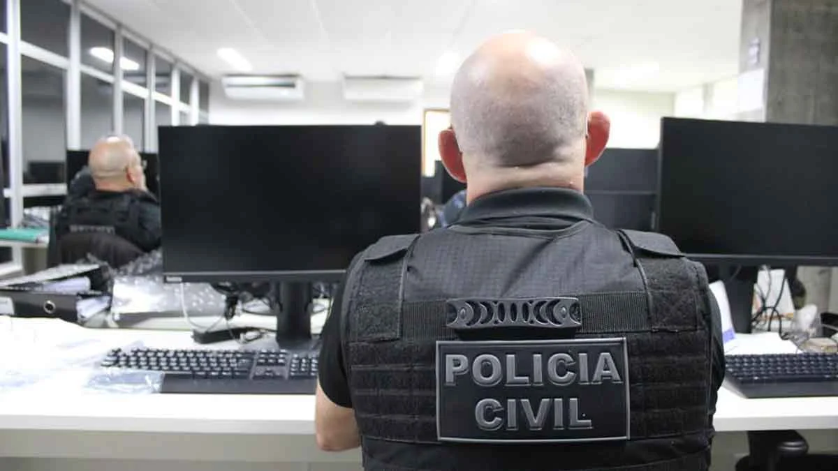 Um homem acusado de aplicar golpes , um deles de R$ 56 mil em uma loja de ar-condicionado em Salvador foi preso na quarta-feira (7), por poli