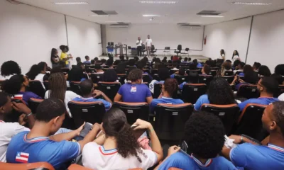 Mais de 500 estudantes de 15 escolas da rede estadual de ensino participaram, neste sábado (3), da ação ‘Conhecendo a Ufba