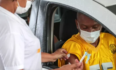 A Secretaria Municipal da Saúde (SMS) segue com a vacinação contra a Covid-19 e gripe em Salvador nesta quinta-feira (27),