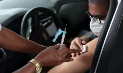 A campanha de vacinação contra Covid-19 está suspensa neste sábado (8) e domingo (9), em Salvador. A estratégia será retomada na