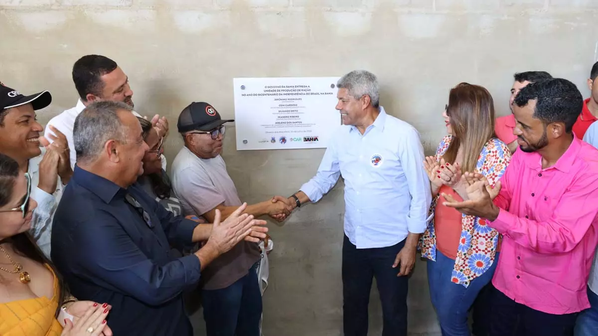 Em visita ao município de Oliveira dos Brejinhos, no Território do Velho Chico, neste domingo (30), Jerônimo Rodrigues, acompanhado pela
