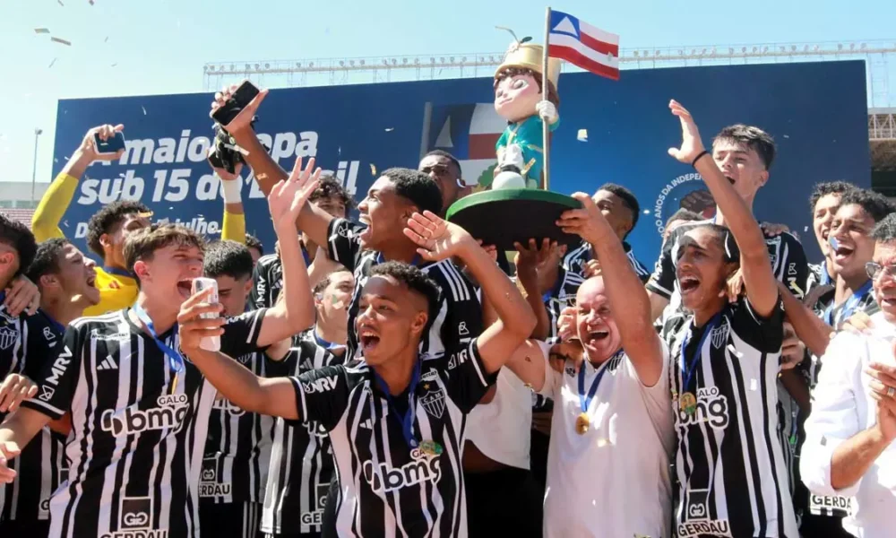 Nesta quinta-feira (13), o Estádio de Pituaçu, em Salvador, foi palco da final da Copa 2 de Julho de Futebol Sub-15. O Atlético-MG