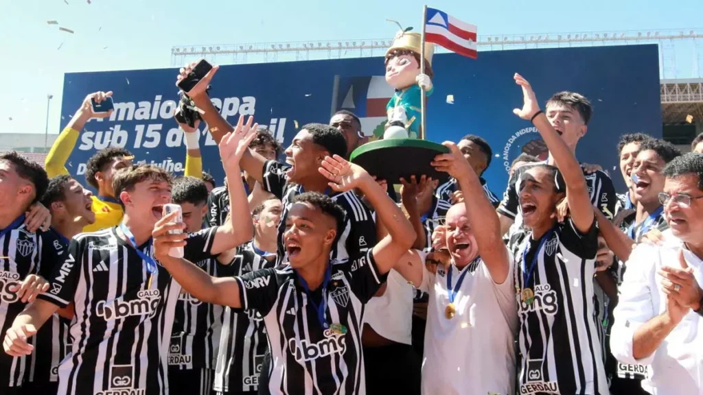 Nesta quinta-feira (13), o Estádio de Pituaçu, em Salvador, foi palco da final da Copa 2 de Julho de Futebol Sub-15. O Atlético-MG