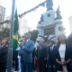 do Brasil na Bahia. O hasteamento da bandeira e a colocação de flores no Monumento ao 2 de Julho, também conhecido como