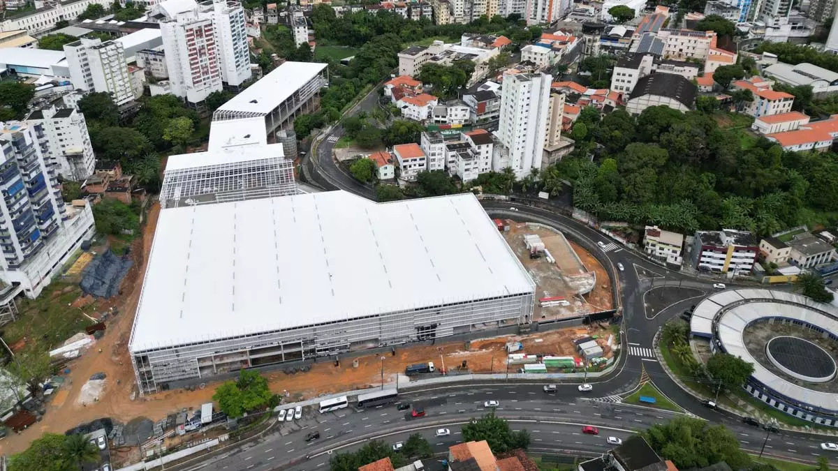 O Home Center Ferreira Costa anuncia que aproximadamente 550 vagas de emprego estão abertas, tanto para a nova unidade