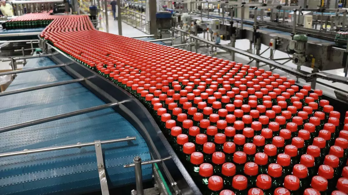 Desenvolvimento Econômico (SDE) conheceu de perto o processo de produção e envasamento da unidade industrial da Ambev,