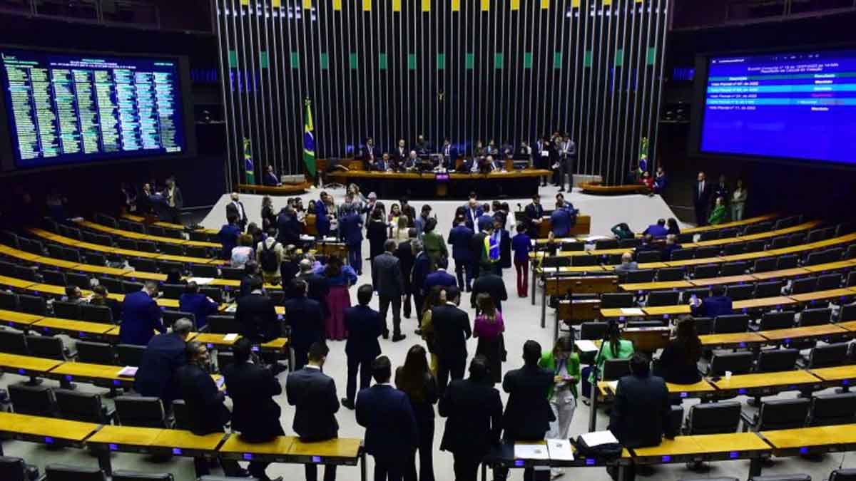 O Congresso Nacional aprovou projetos que abrem créditos de R$ 3,5 bilhões no Orçamento de 2023 e autorizou um reajuste de 18% para as forças