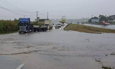 A governadora de Pernambuco, Raquel Lyra, decretou, neste domingo (9), situação de emergência em 12 cidades da Zona da Mata,