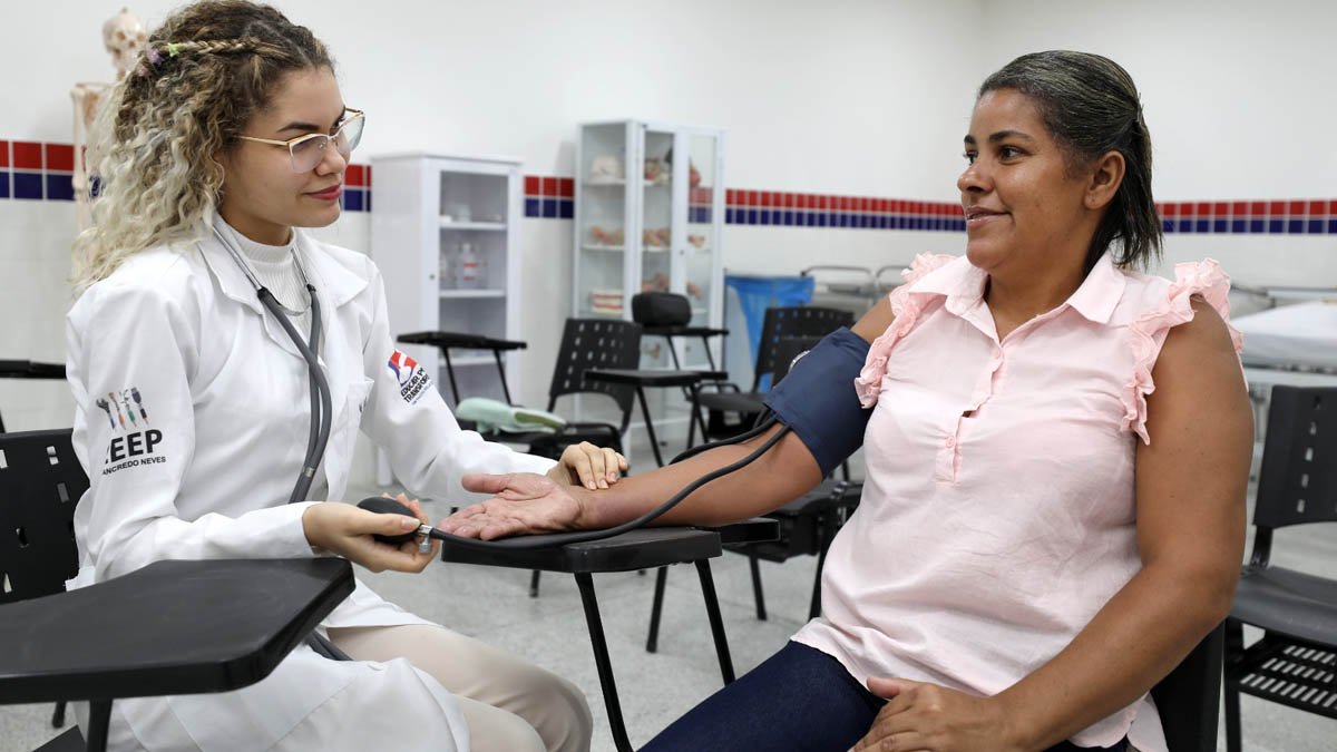 realiza, nestas terça e quarta-feira (25 e 26), a matrícula para os classificados no sorteio eletrônico dos cursos técnicos de nível médio,