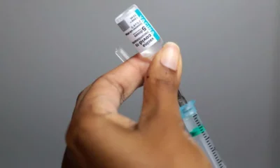 A Prefeitura de Salvador, através da Secretaria Municipal da Saúde (SMS), retoma vacinação contra a Covid-19 e gripe nesta