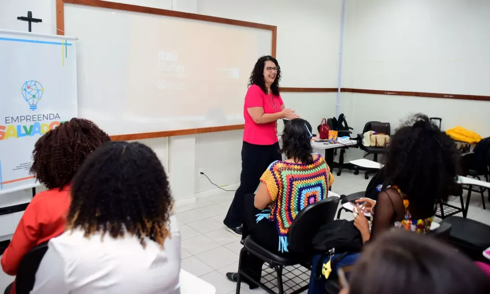 Salvador para capacitar mulheres empreendedoras da cidade. A iniciativa reuniu 50 participantes na Faculdade Santa