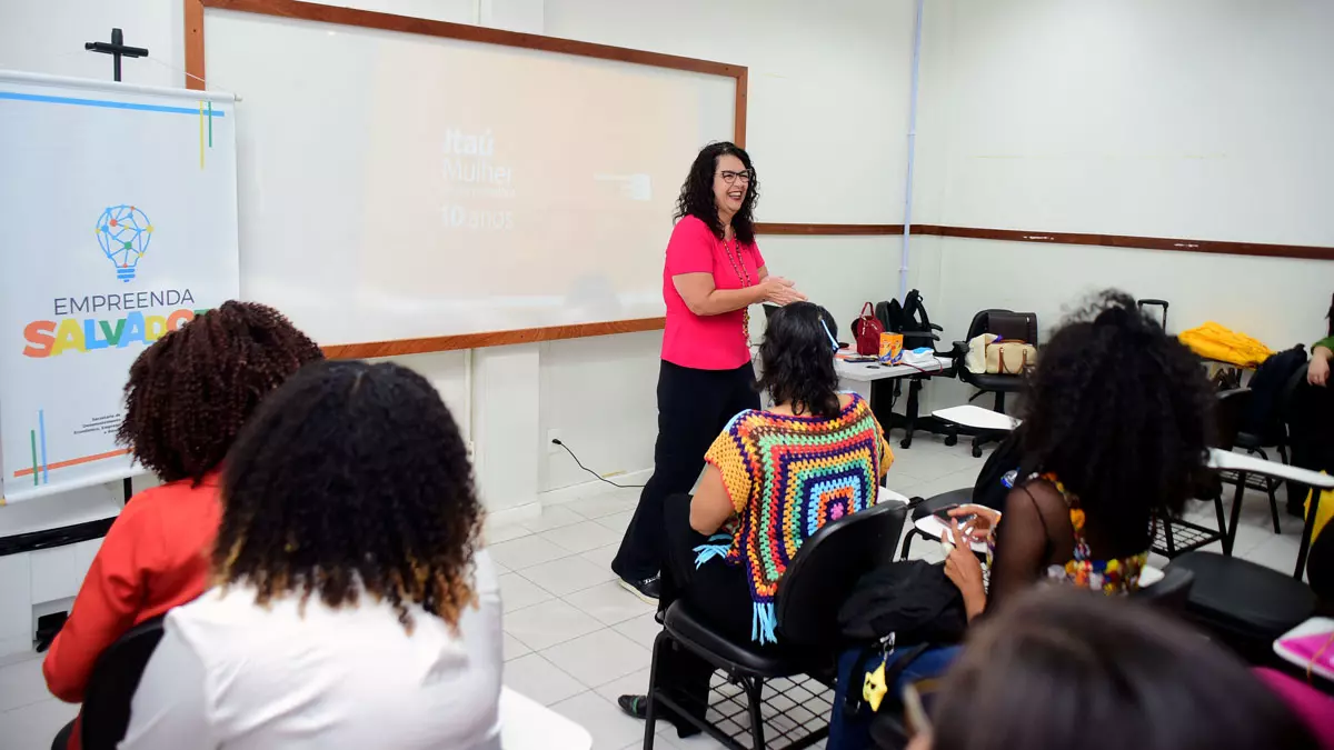 Salvador para capacitar mulheres empreendedoras da cidade. A iniciativa reuniu 50 participantes na Faculdade Santa
