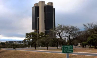 A previsão do mercado financeiro para o crescimento da economia brasileira este ano subiu de 2,26% para 2,29%. A estimativa está no