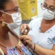 A Prefeitura de Salvador, através da Secretaria Municipal da Saúde (SMS), retoma vacinação contra a Covid-19 e gripe nesta terça-feira (19).
