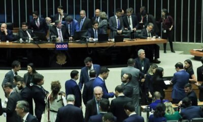 A Câmara dos Deputados aprovou nesta quarta-feira (30) projeto de lei que prorroga a desoneração da folha de pagamentos para 17 setores da ec