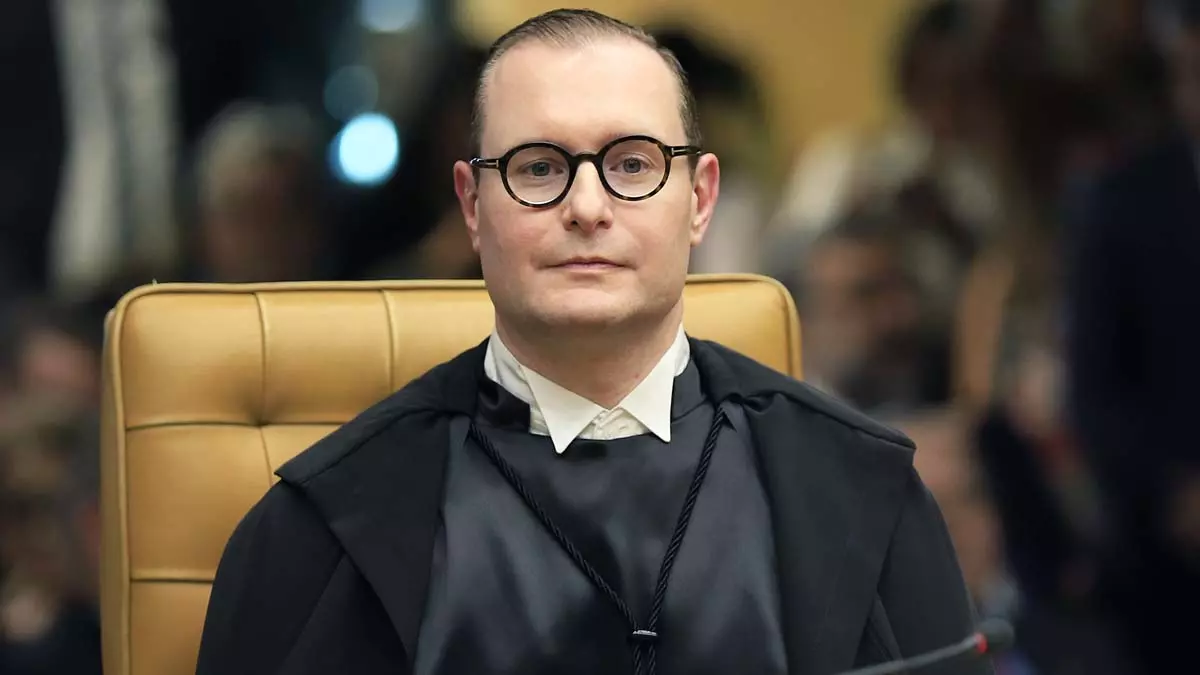 Até às 18h desta quinta-feira (3), dia de sua posse no Supremo Tribunal Federal (STF), o ministro Cristiano Zanin recebeu 10 processos novos,