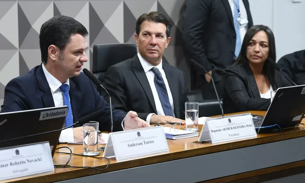 Após mais de três de horas de depoimento, a relatora da CPMI de 8 de janeiro, senadora Eliziane Gama (PSD-MA), disse que