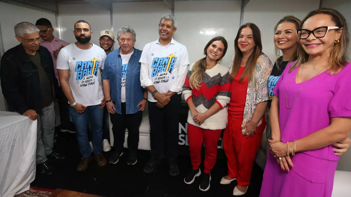 artistas de diferentes estilos da cena gospel nacional. Neste sábado (26), quando se apresentaram cantoras como Aline Barros