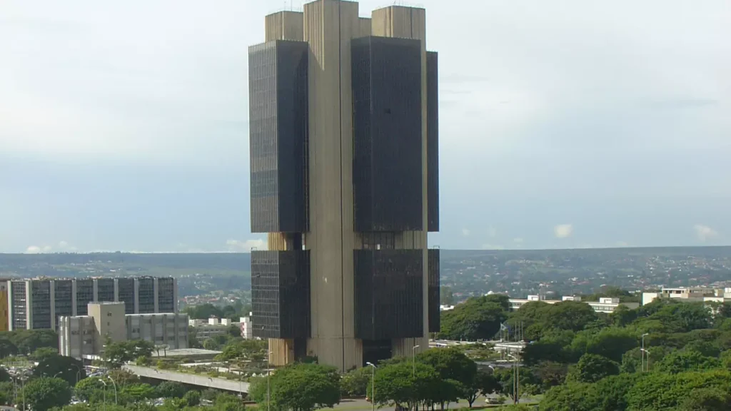 Após a redução de 0,5 ponto percentual na taxa Selic, os juros básicos da economia, na semana passada, as instituições financeiras consultadas