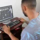 (EMITEC), pelo Regime Especial de Direito Administrativo (REDA). O Emitec atende estudantes que moram em áreas remotas