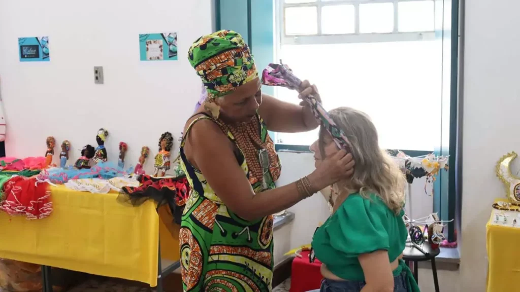 exceção ao domingo, o Centro Gemológico da Bahia (CGB), órgão administrado pela Secretaria de Desenvolvimento Econômico