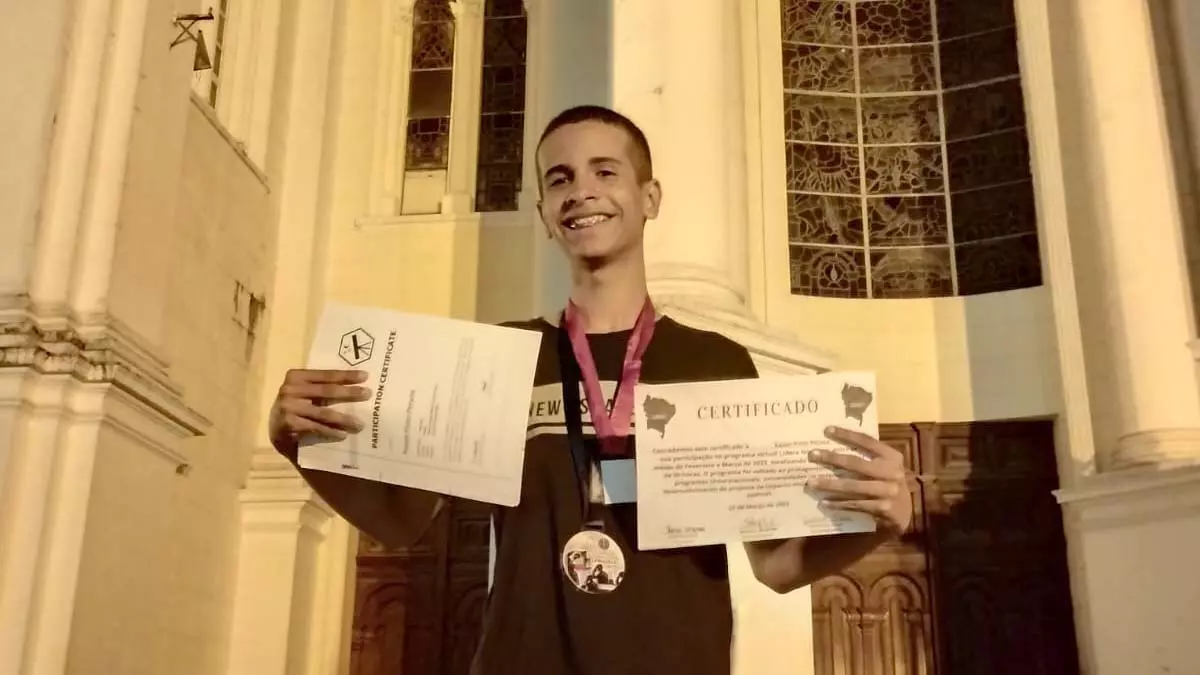 do conhecimento, dentre outras atividades extracurriculares ao longo do ano letivo, os estudantes da rede estadual de
