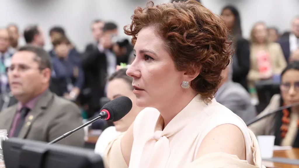 Por 9 votos a 2, o Supremo Tribunal Federal (STF) tornou ré a deputada federal Carla Zambelli (PL-SP) pelos crimes de porte