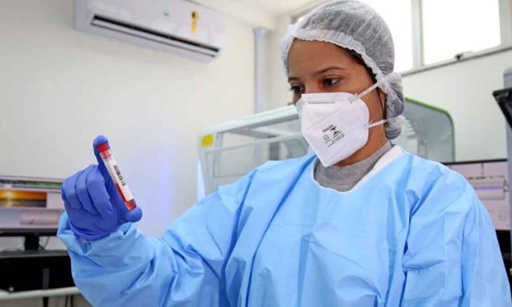 Uma paciente de 24 anos, residente em Alagoinhas, teve o diagnóstico laboratorial positivo para meningite bacteriana (Neisseria meningitidis)