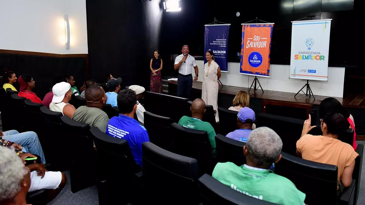 Nesta sexta-feira (22), 60 baleiros receberam certificação profissional por terem finalizado a primeira turma do Curso de Qualificação