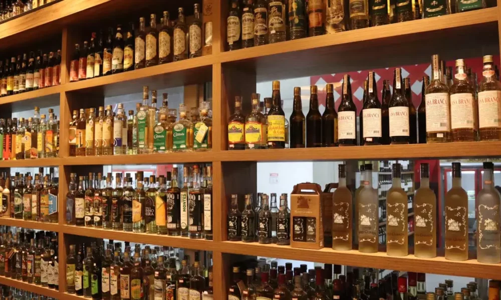 Cachaça, pinga, cana ou caninha. Diversos nomes, mas uma identidade única e brasileira. Em comemoração ao Dia da Cachaça