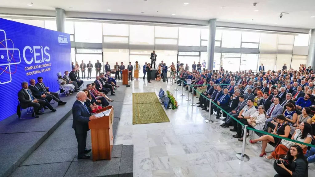objetivo expandir a produção nacional de itens prioritários para o SUS e reduzir a dependência do Brasil de insumos,