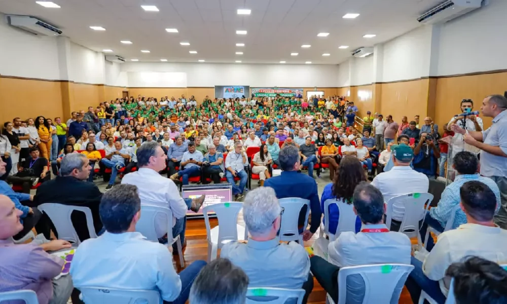 Estadual de Casa Nova, contou com a participação do secretário Wallison Tum, e do Ministro da Agricultura e Pecuária, Carlos