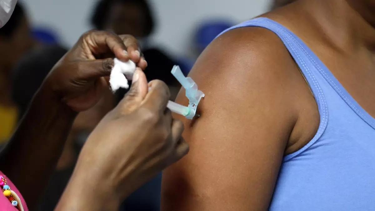 A vacinação de rotina contra a Covid e gripe acontecerá em pontos estratégicos neste sábado (16). Haverá oferta de doses dos